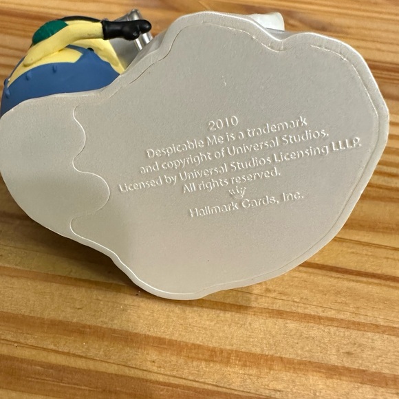 Despicable Me Despicable Snowminion Hallmark Keepsake Ornament - Picture 6 of 6